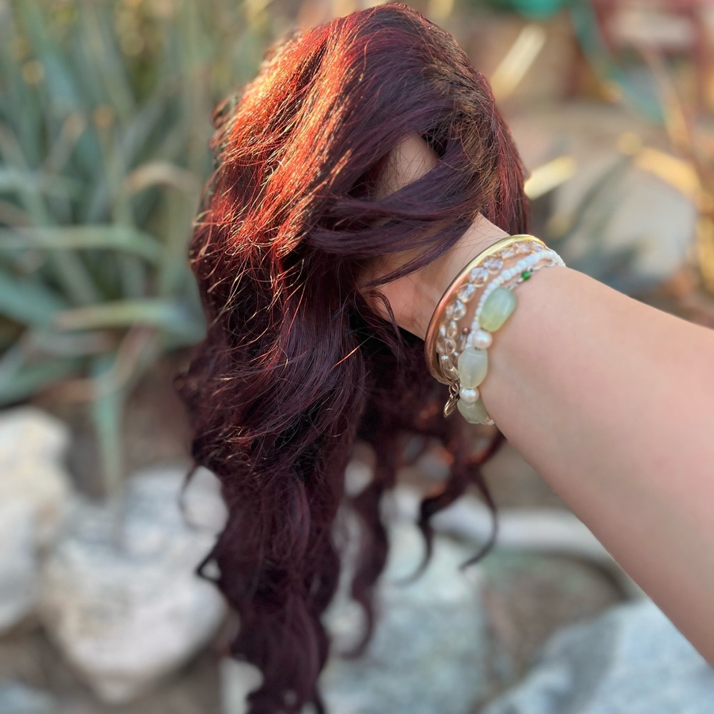 AMORE MIO | Burgundy Wavy Long Wig